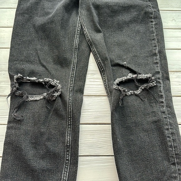 Abercrombie & Fitch Curve Love The Mom High Rise Jeans Black Destroyed size 2 - Picture 5 of 7